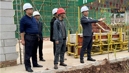 向誠、石鎮(zhèn)槐暗訪工程項目建設(shè)和企業(yè)運營管理工作