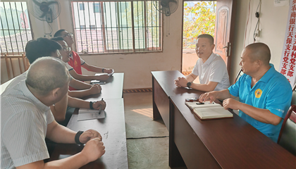 向誠率隊(duì)到聯(lián)系村宣講黨的二十屆三中全會、省委十二屆六次全會精神并調(diào)研督導(dǎo)駐村幫扶工作